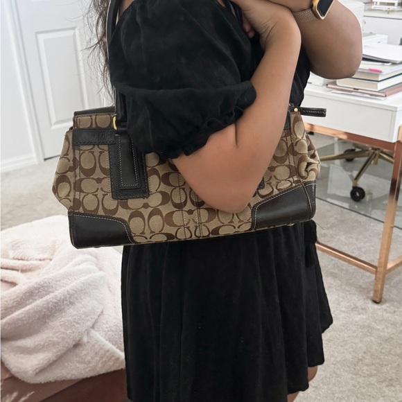 Coach Signature Hampton Shoulder Bag - Picture 2 of 11